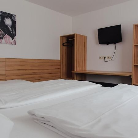 Hotel Drei Kreuz Salzburg Bagian luar foto