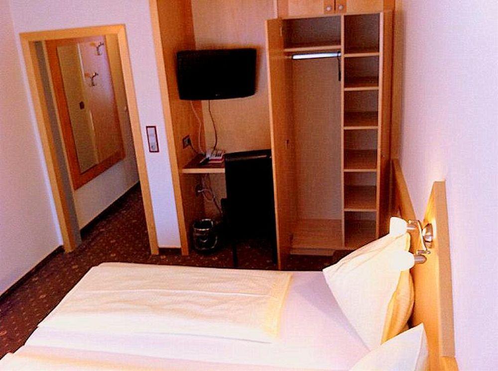 Hotel Drei Kreuz Salzburg Bagian luar foto