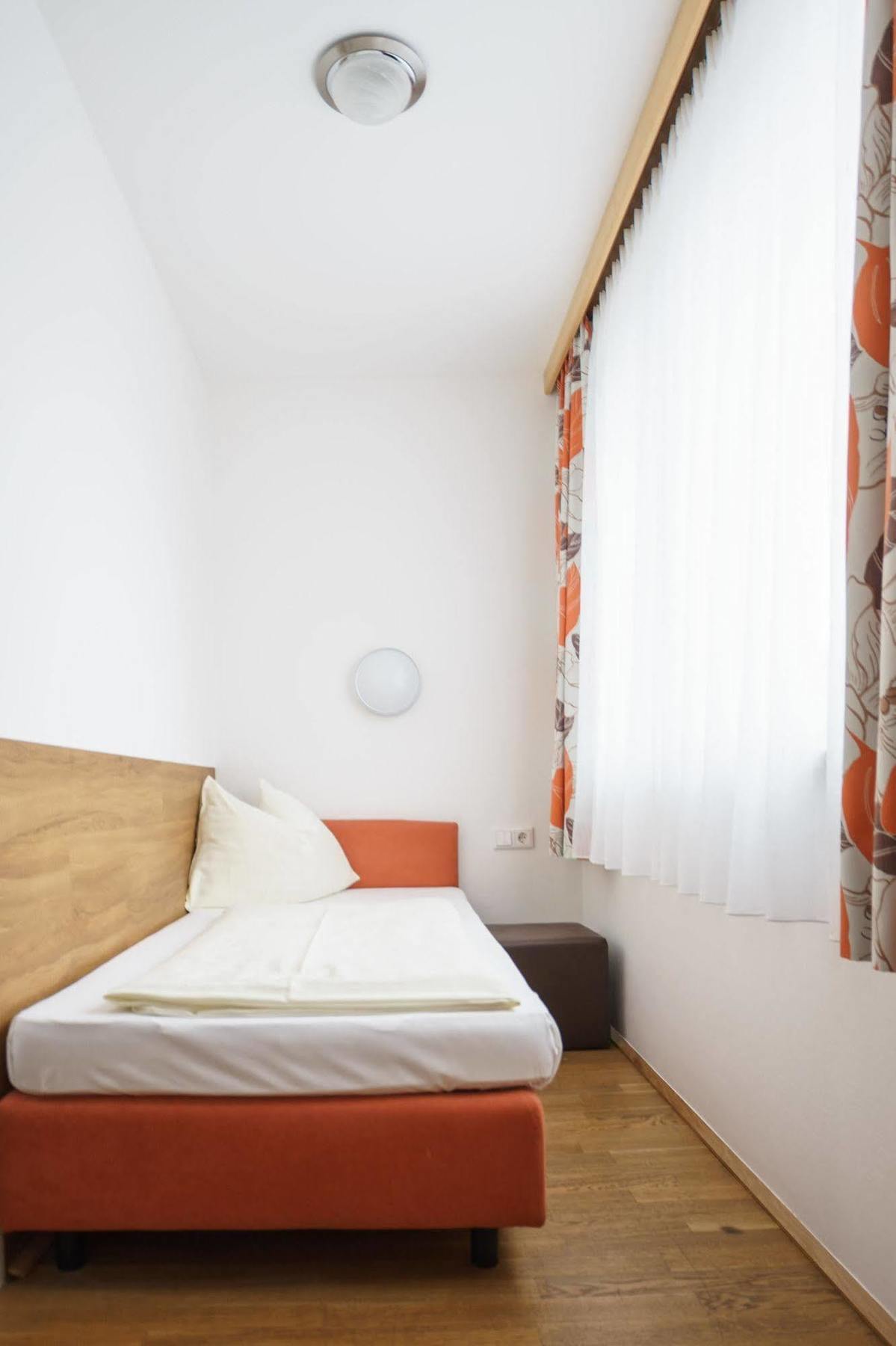 Hotel Drei Kreuz Salzburg Bagian luar foto